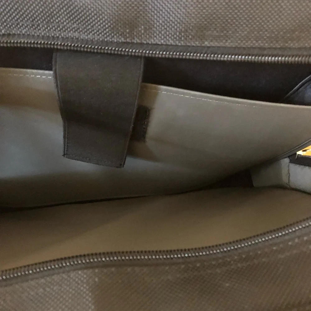 NWOT Black Canvas Compaq laptop with Shoulder Strap and leather Handles